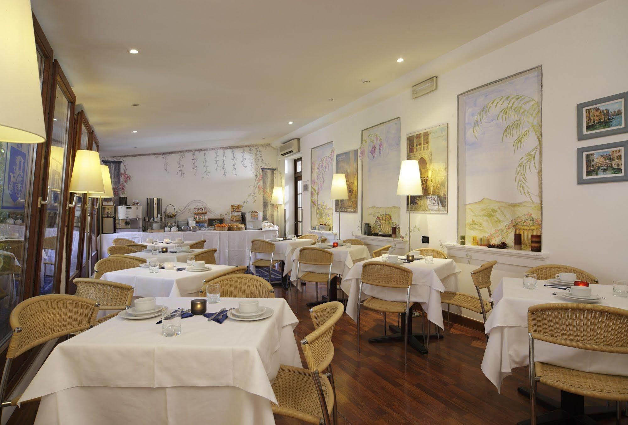Hotel Roberta Mestre Restaurant photo